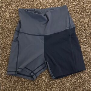 These are Nani spandex. They are athletic wear and have side pockets! Size small